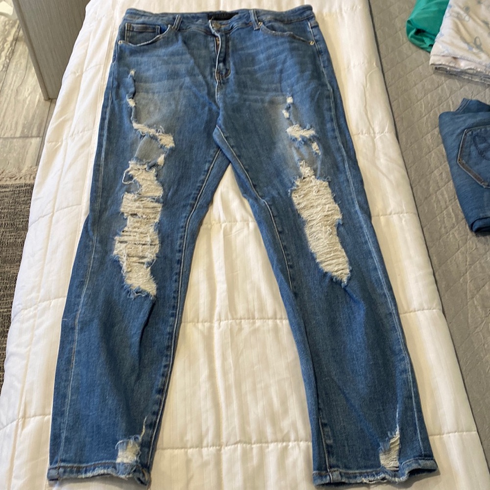 Risen Capri Jeans